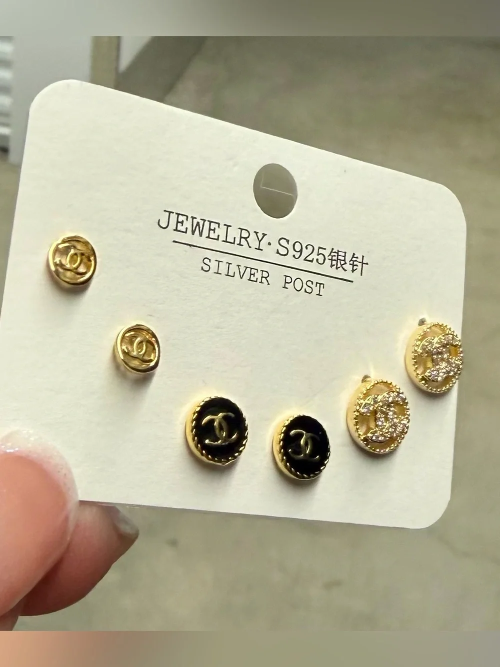 Stud Earrings X3